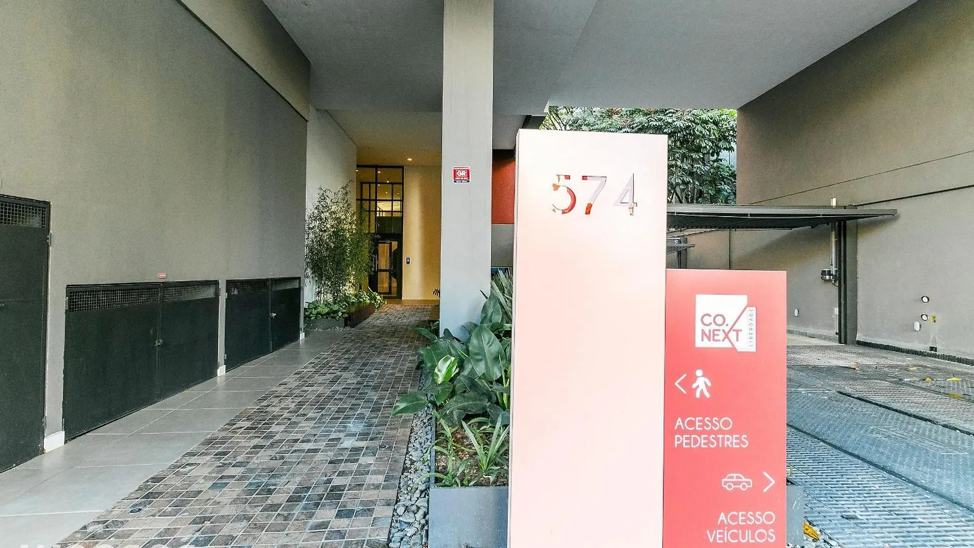 Studio Metro Liberdade - C/ Vaga, Ar E Piscina Sao Paulo Apartment