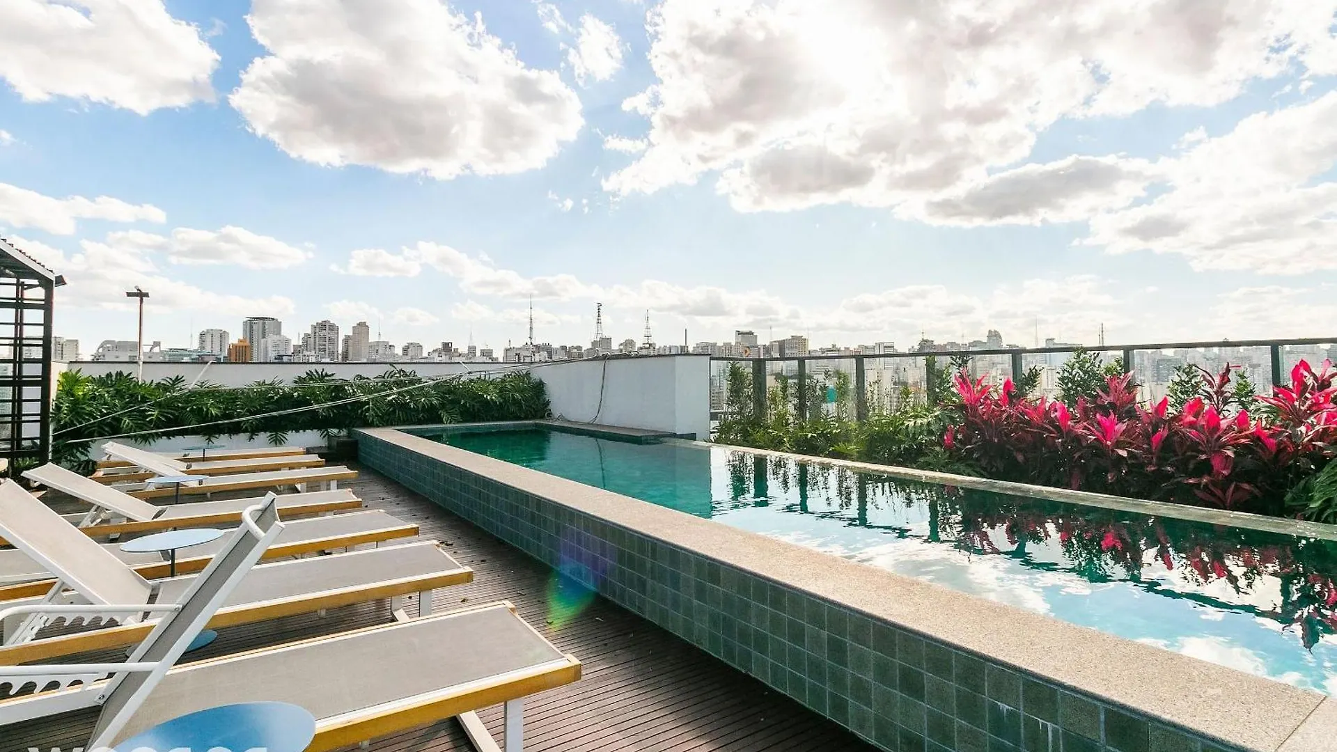 Studio Metro Liberdade - C/ Vaga, Ar E Piscina Sao Paulo