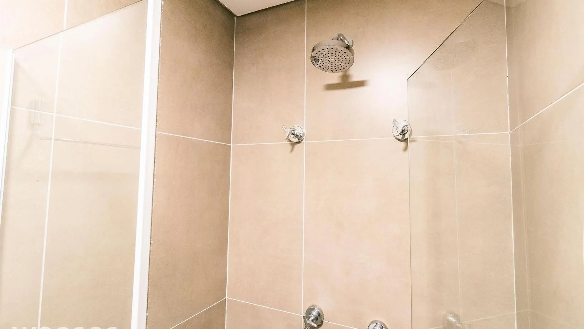 Studio Metro Liberdade - C/ Vaga, Ar E Piscina Sao Paulo Apartment