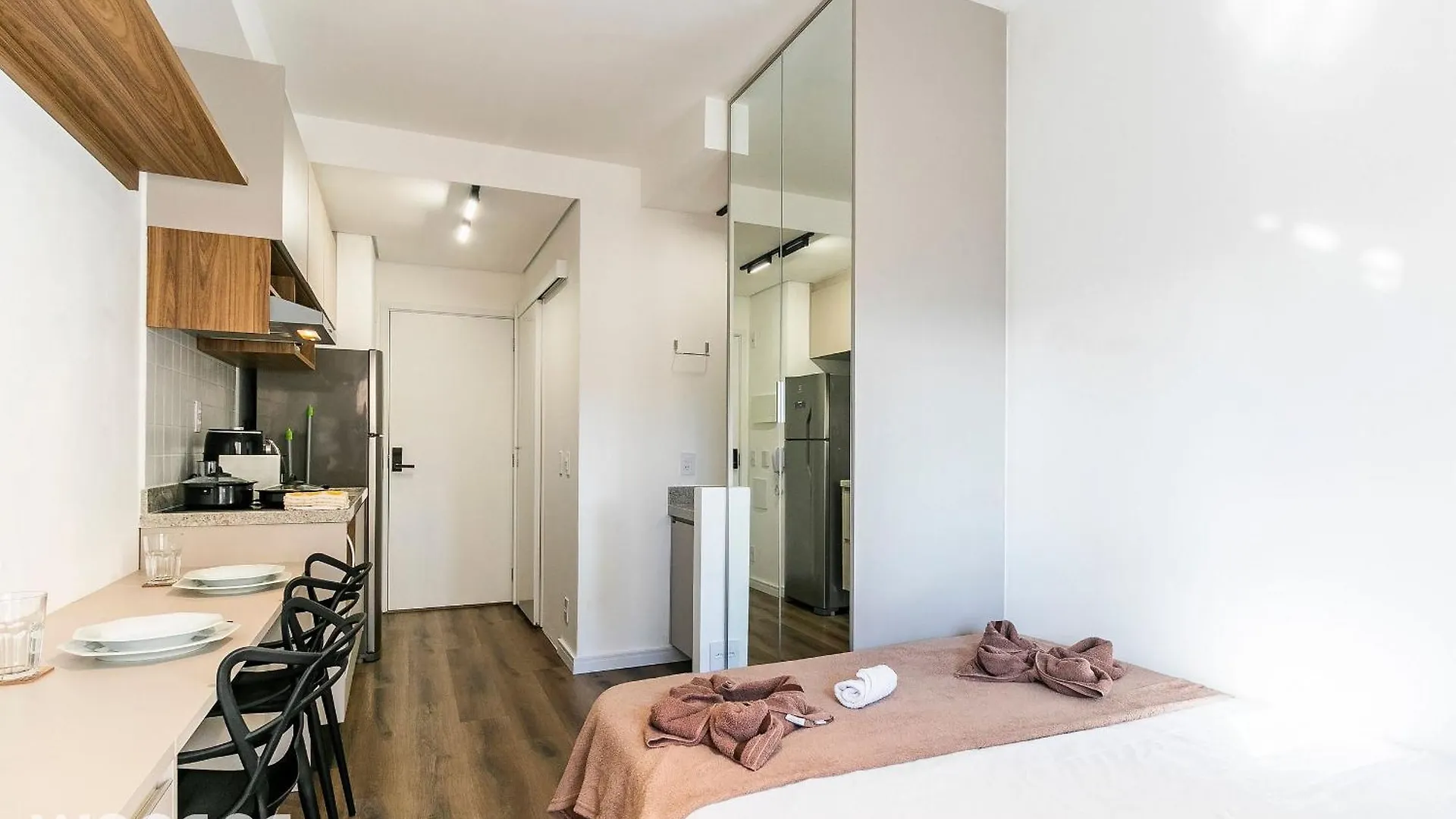 Studio Metro Liberdade - C/ Vaga, Ar E Piscina Sao Paulo Apartment