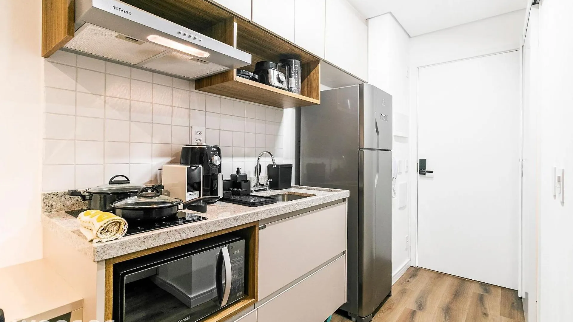 Studio Metro Liberdade - C/ Vaga, Ar E Piscina Sao Paulo Apartment