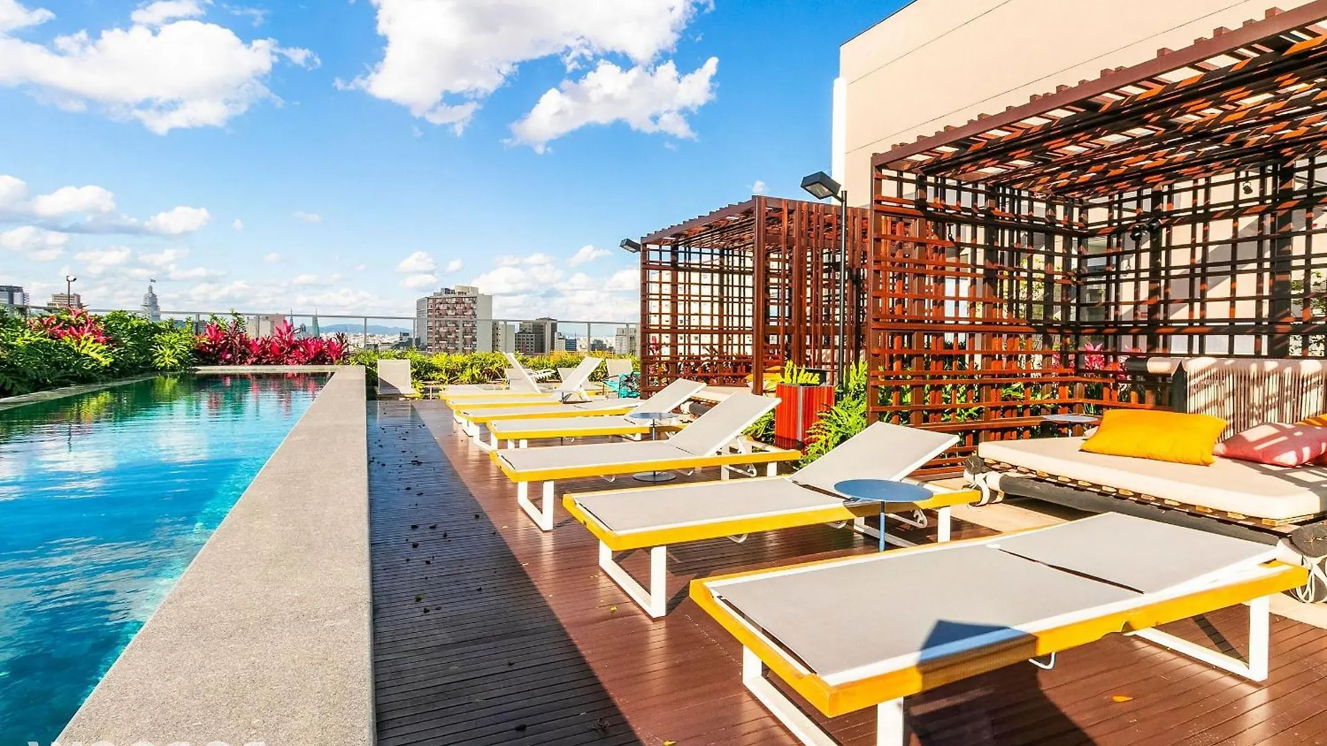 Studio Metro Liberdade - C/ Vaga, Ar E Piscina Sao Paulo